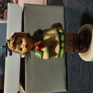 ‘The Surprise’ Hummel Goebel #431